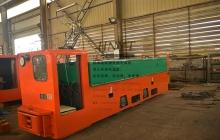 貴州架線式蓄電池復式能源電機車現場視頻