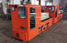 山西5噸鋰電池湘潭電機車裝車發往內蒙古