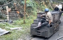 貴州5噸防爆湘潭電機車國外運行視頻