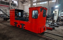 貴州變頻調速5噸蓄電池湘潭電機車裝車發貨