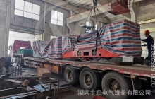 廣西一批雙駕駛室8噸防爆蓄電池電機車裝車發貨