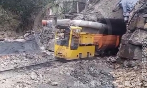 海外客戶分享的2.5噸防爆蓄電池電機車工作視頻