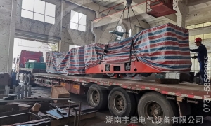 一批雙駕駛室8噸防爆蓄電池電機車裝車發貨